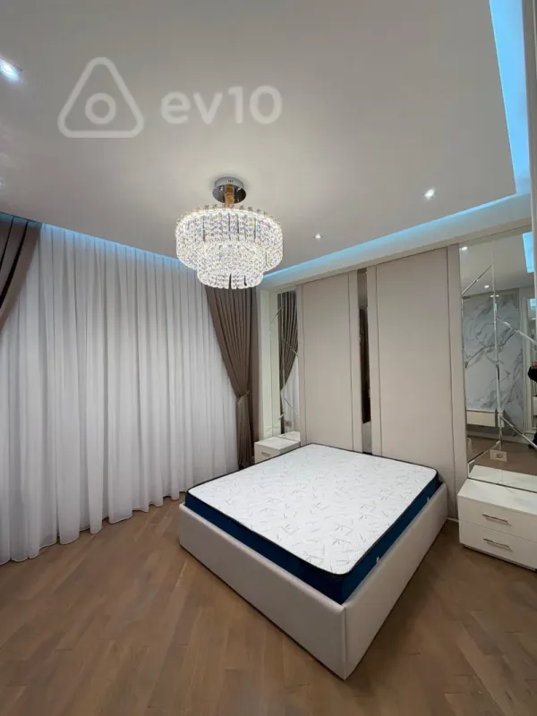 Kirayə verilir 3 otaqlı yeni tikili 140 m²