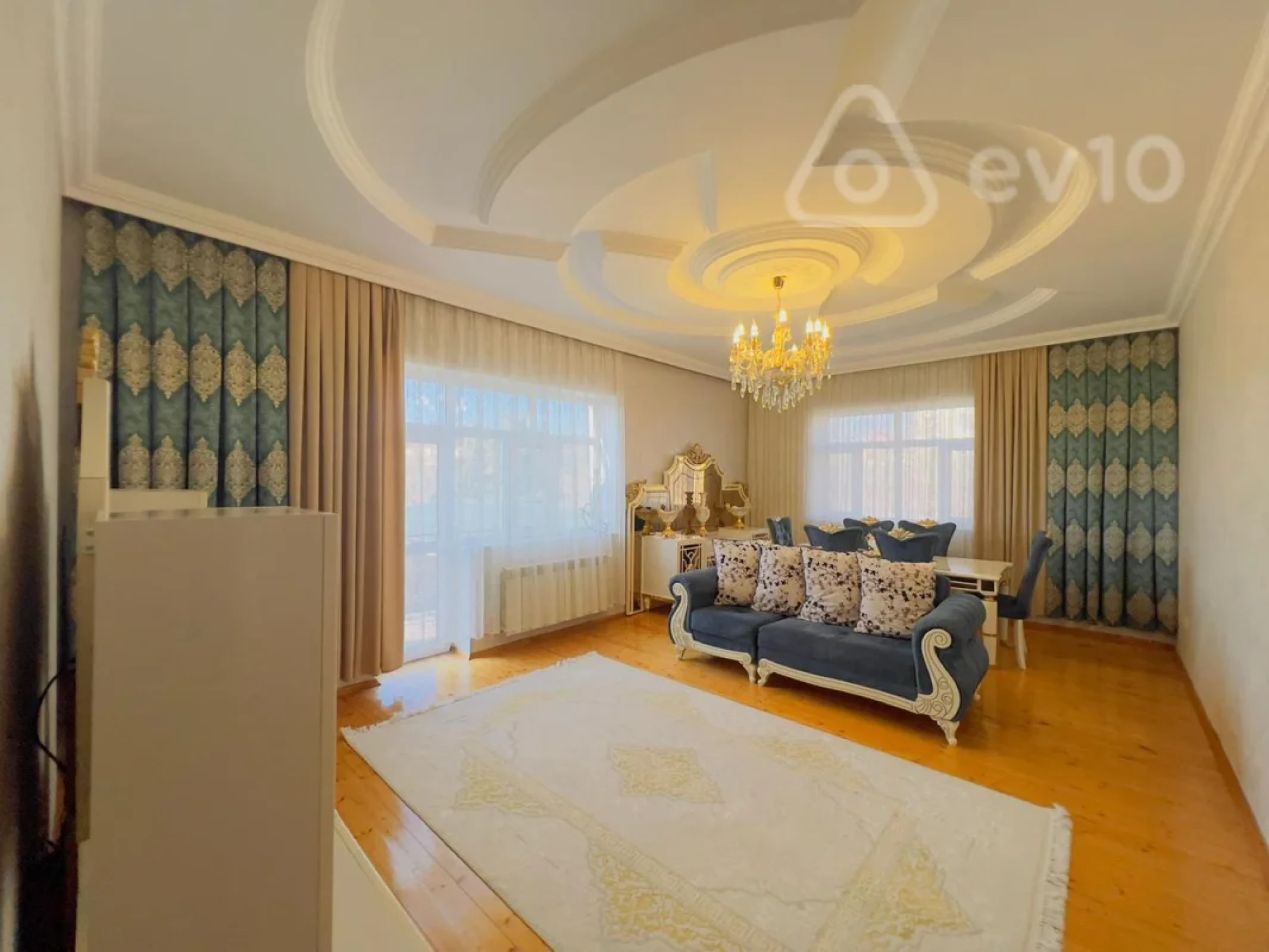 Kirayə verilir mənzil 900 m²