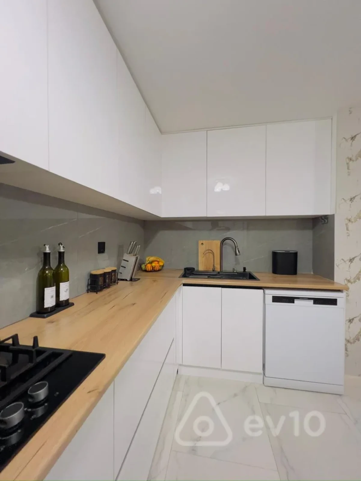 Kirayə verilir mənzil 900 m²