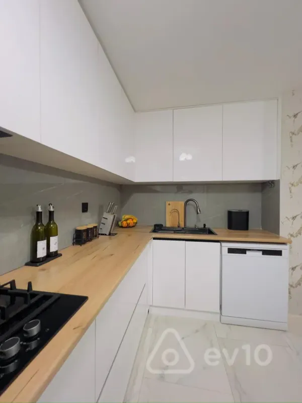 Kirayə verilir mənzil 900 m²