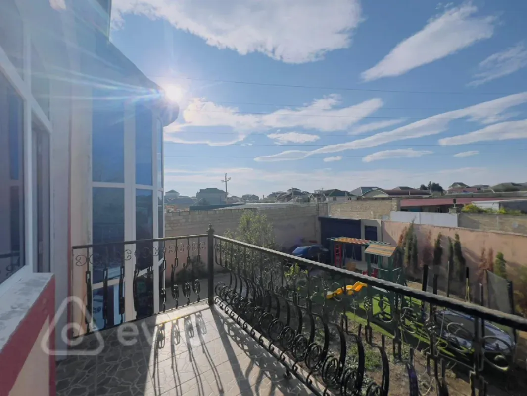 Kirayə verilir mənzil 900 m²