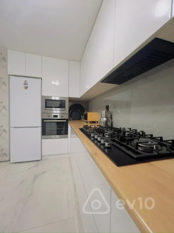 Kirayə verilir mənzil 900 m²