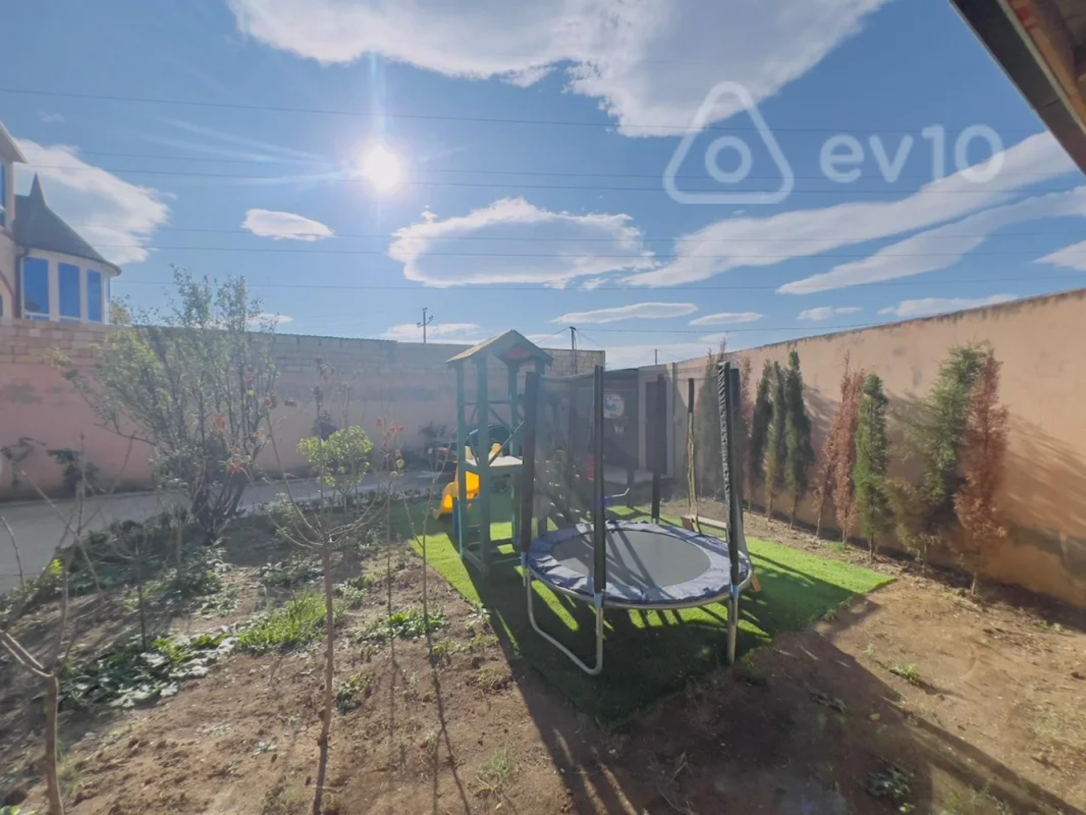 Kirayə verilir mənzil 900 m²