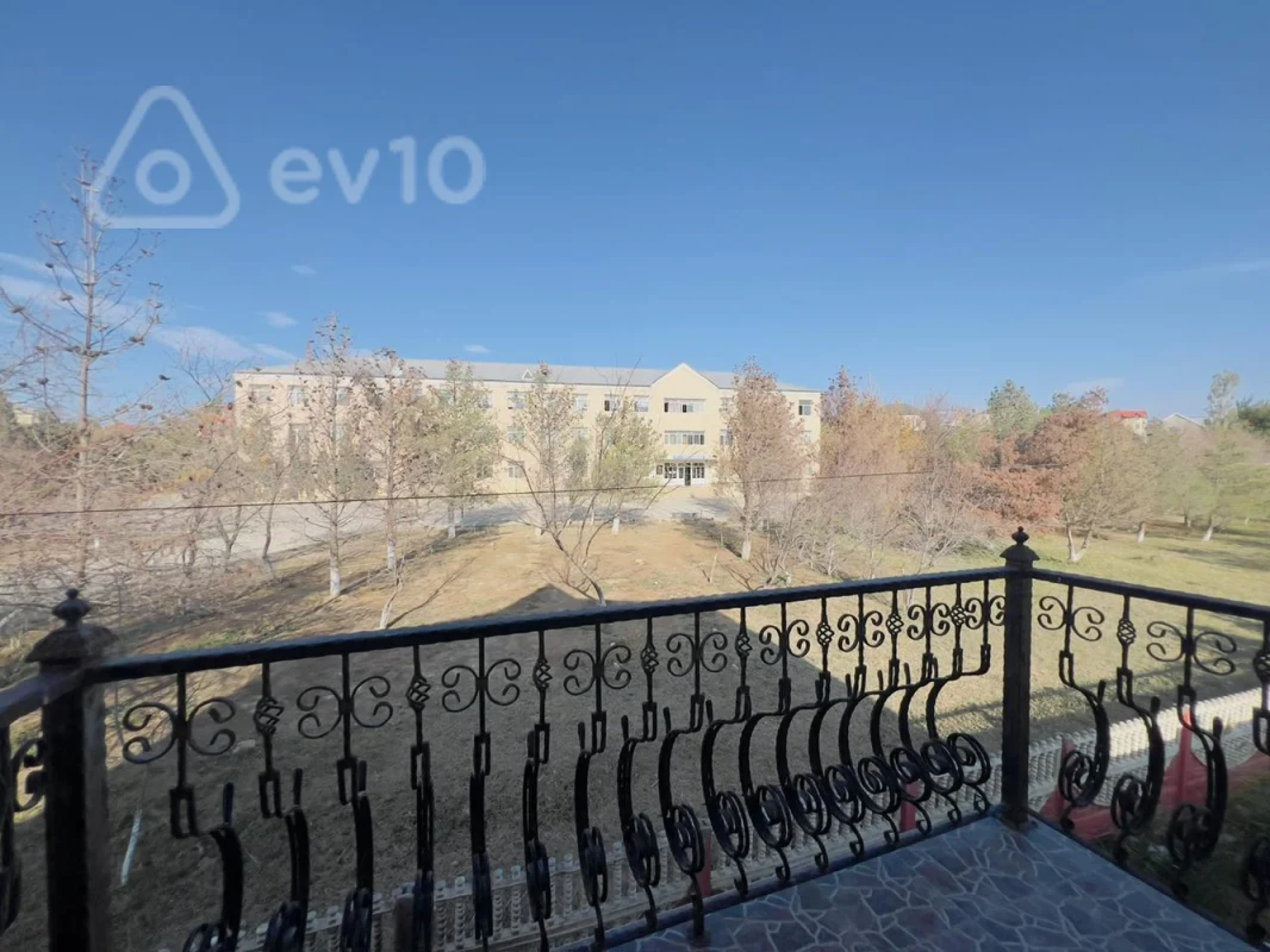 Kirayə verilir mənzil 900 m²