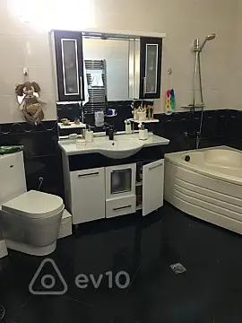 Satılır 4 otaqlı həyət evi 140 m²