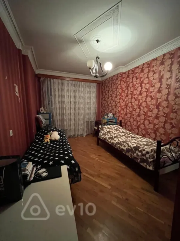 Kirayə verilir 3 otaqlı köhnə tikili 85 m²