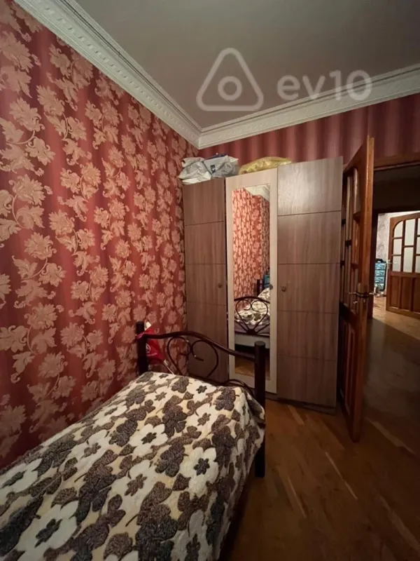 Kirayə verilir 3 otaqlı köhnə tikili 85 m²