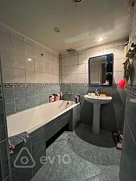 Kirayə verilir 3 otaqlı köhnə tikili 85 m²