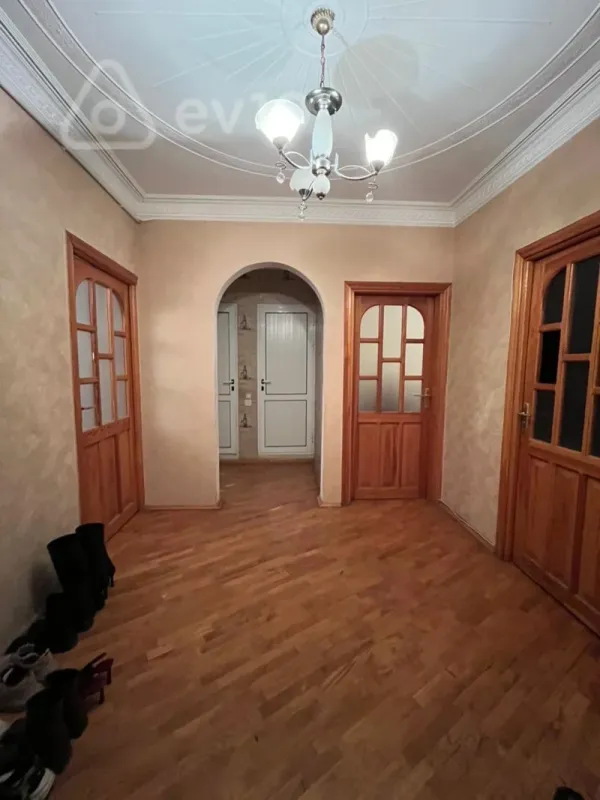 Kirayə verilir 3 otaqlı köhnə tikili 85 m²