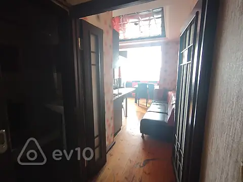 Satılır 3 otaqlı köhnə tikili 75 m²