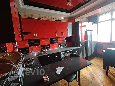 Satılır 3 otaqlı köhnə tikili 75 m²