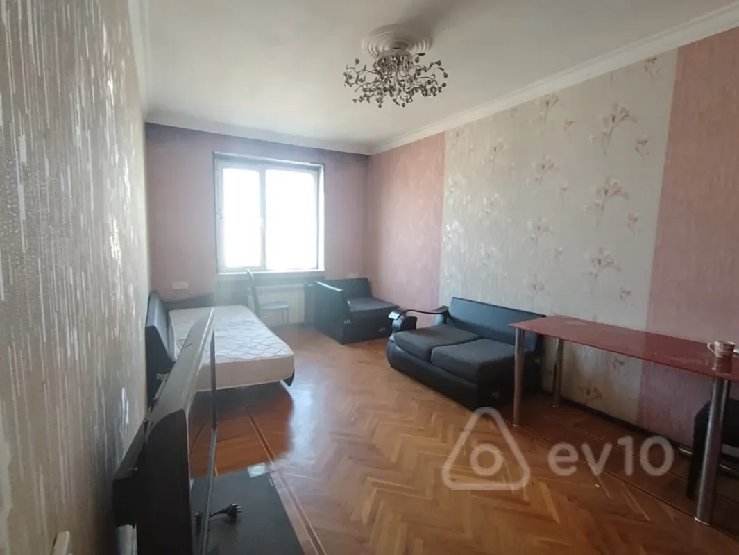 Satılır 3 otaqlı köhnə tikili 75 m²