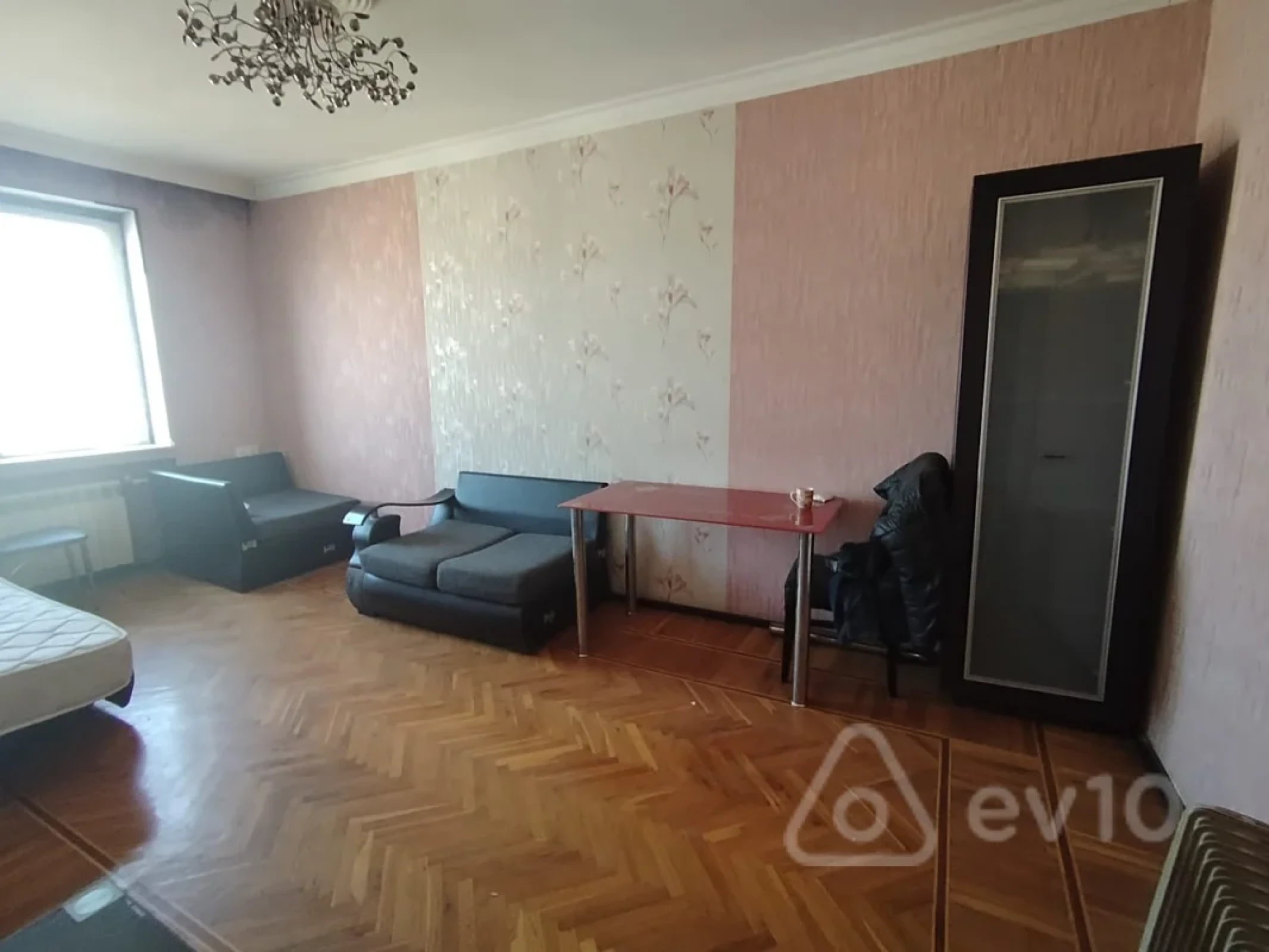 Satılır 3 otaqlı köhnə tikili 75 m²