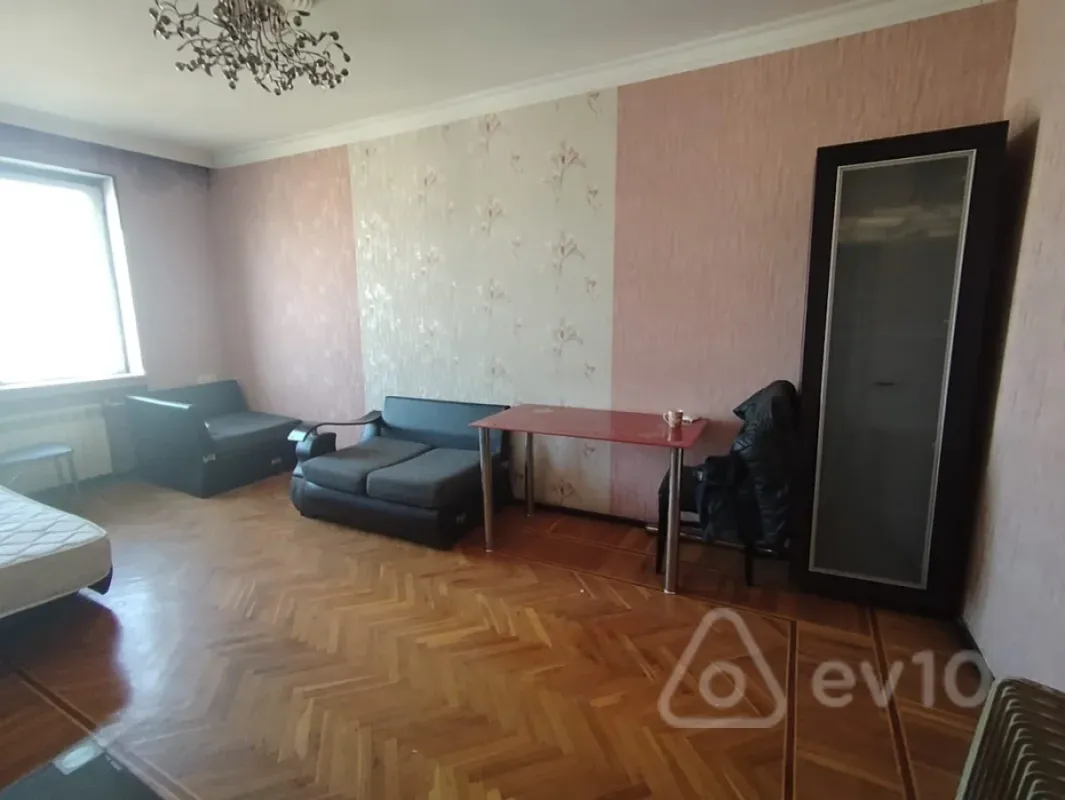 Satılır 3 otaqlı köhnə tikili 75 m²