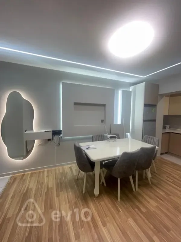 Kirayə verilir 3 otaqlı köhnə tikili 90 m²