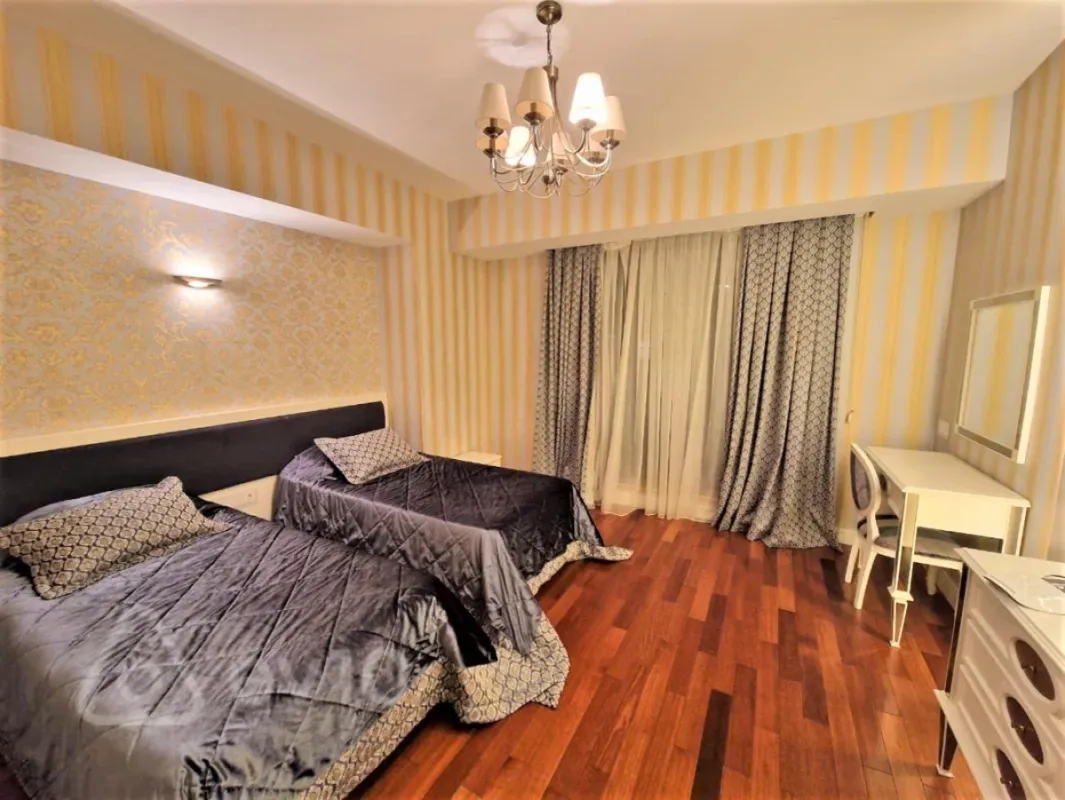 Kirayə verilir 6 otaqlı yeni tikili 460 m²