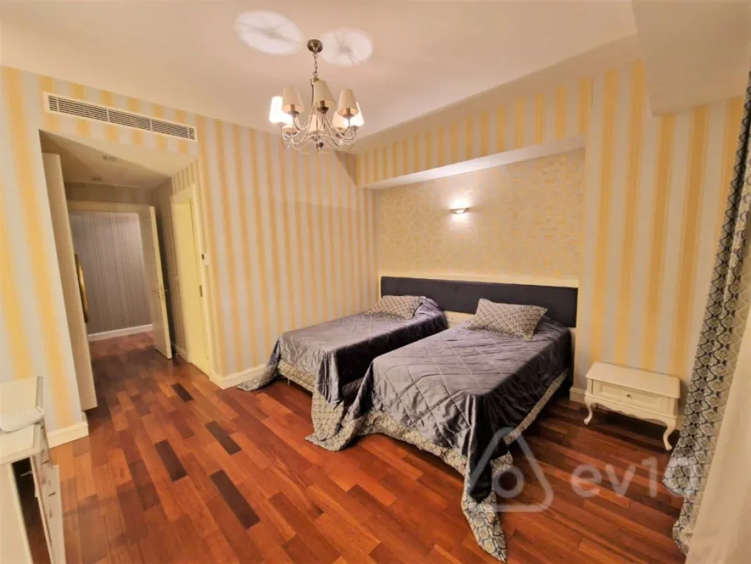 Kirayə verilir 6 otaqlı yeni tikili 460 m²