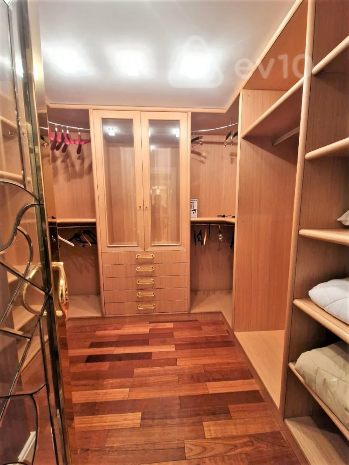 Kirayə verilir 6 otaqlı yeni tikili 460 m²