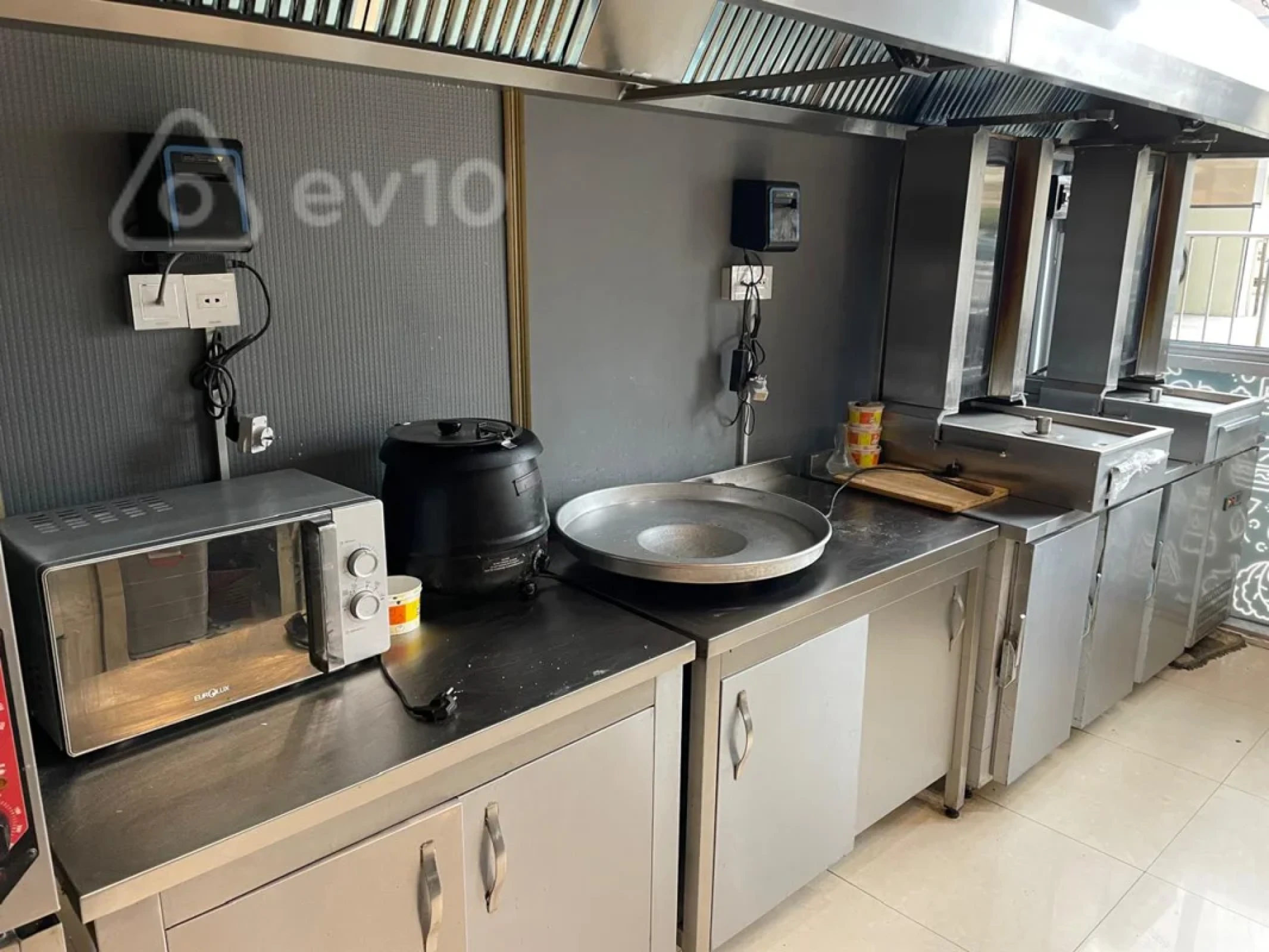 Satılır mənzil 130 m²