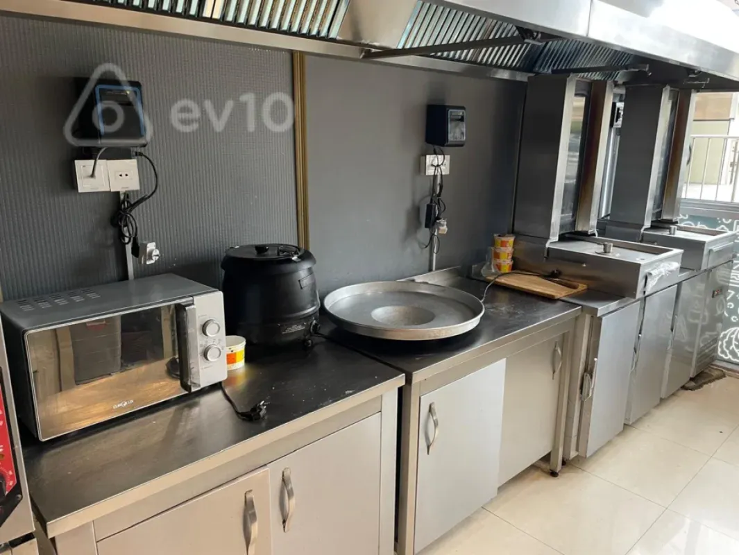 Satılır mənzil 130 m²