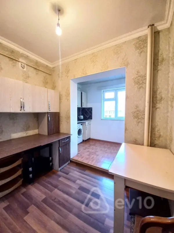 Satılır 2 otaqlı köhnə tikili 45 m²