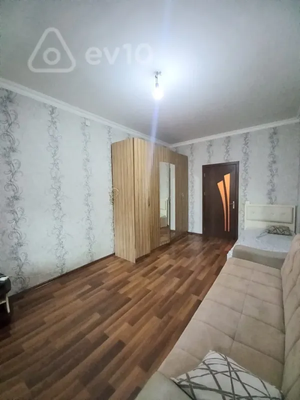 Satılır 2 otaqlı köhnə tikili 45 m²