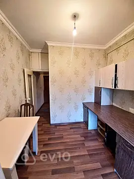 Satılır 2 otaqlı köhnə tikili 45 m²