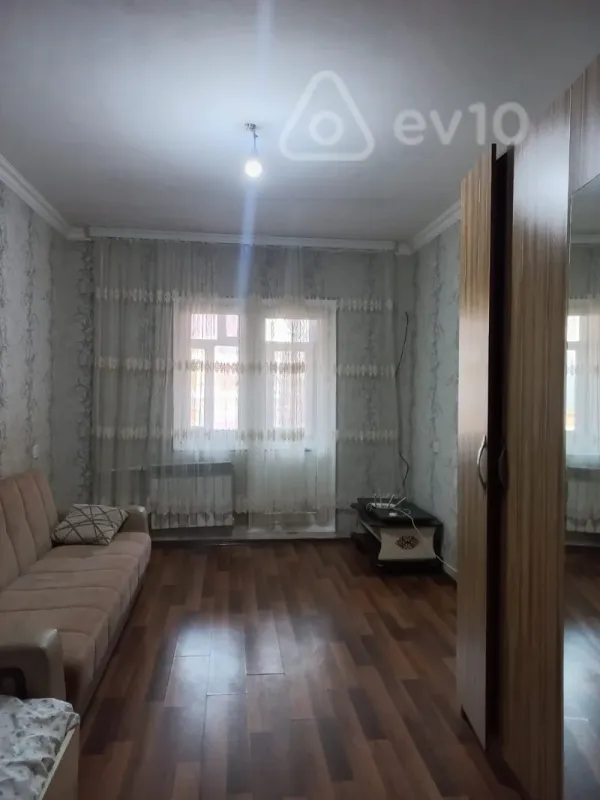 Satılır 2 otaqlı köhnə tikili 45 m²