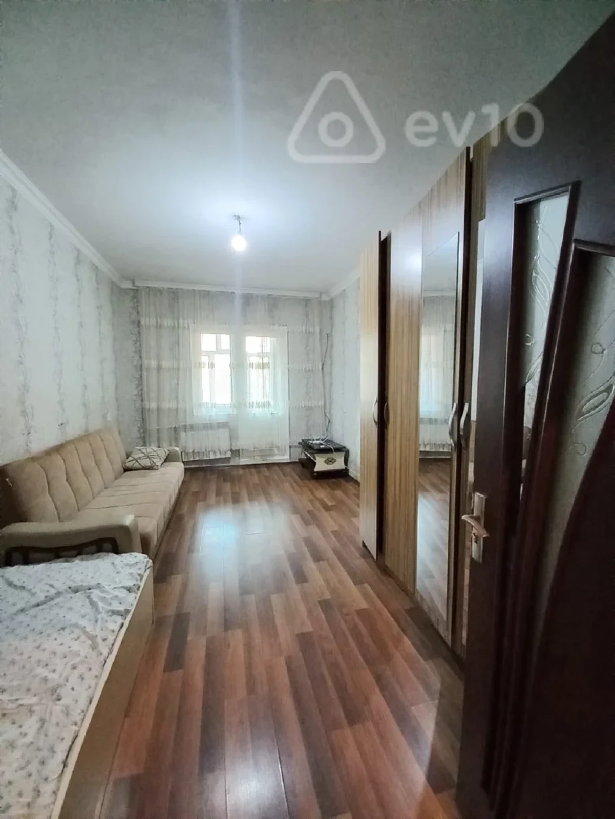 Satılır 2 otaqlı köhnə tikili 45 m²