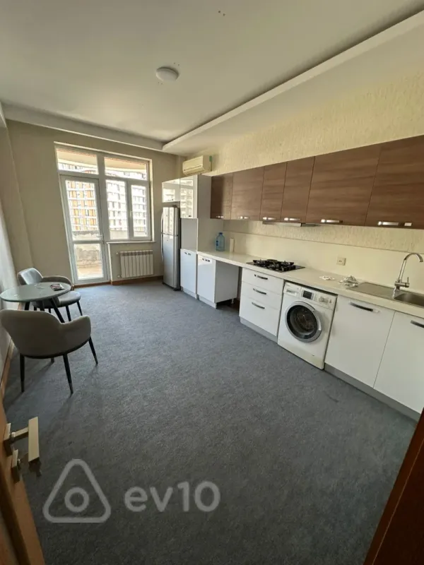 Kirayə verilir 3 otaqlı yeni tikili 131 m²