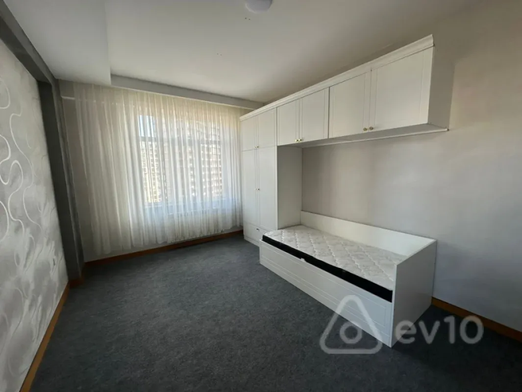 Kirayə verilir 3 otaqlı yeni tikili 131 m²