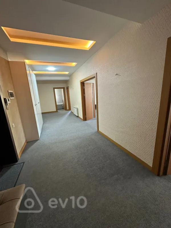 Kirayə verilir 3 otaqlı yeni tikili 131 m²