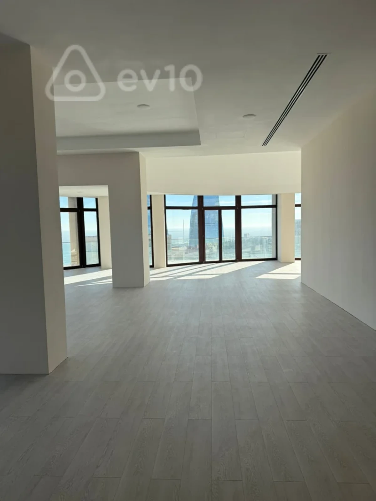Kirayə verilir 12 otaqlı ofis 760 m²
