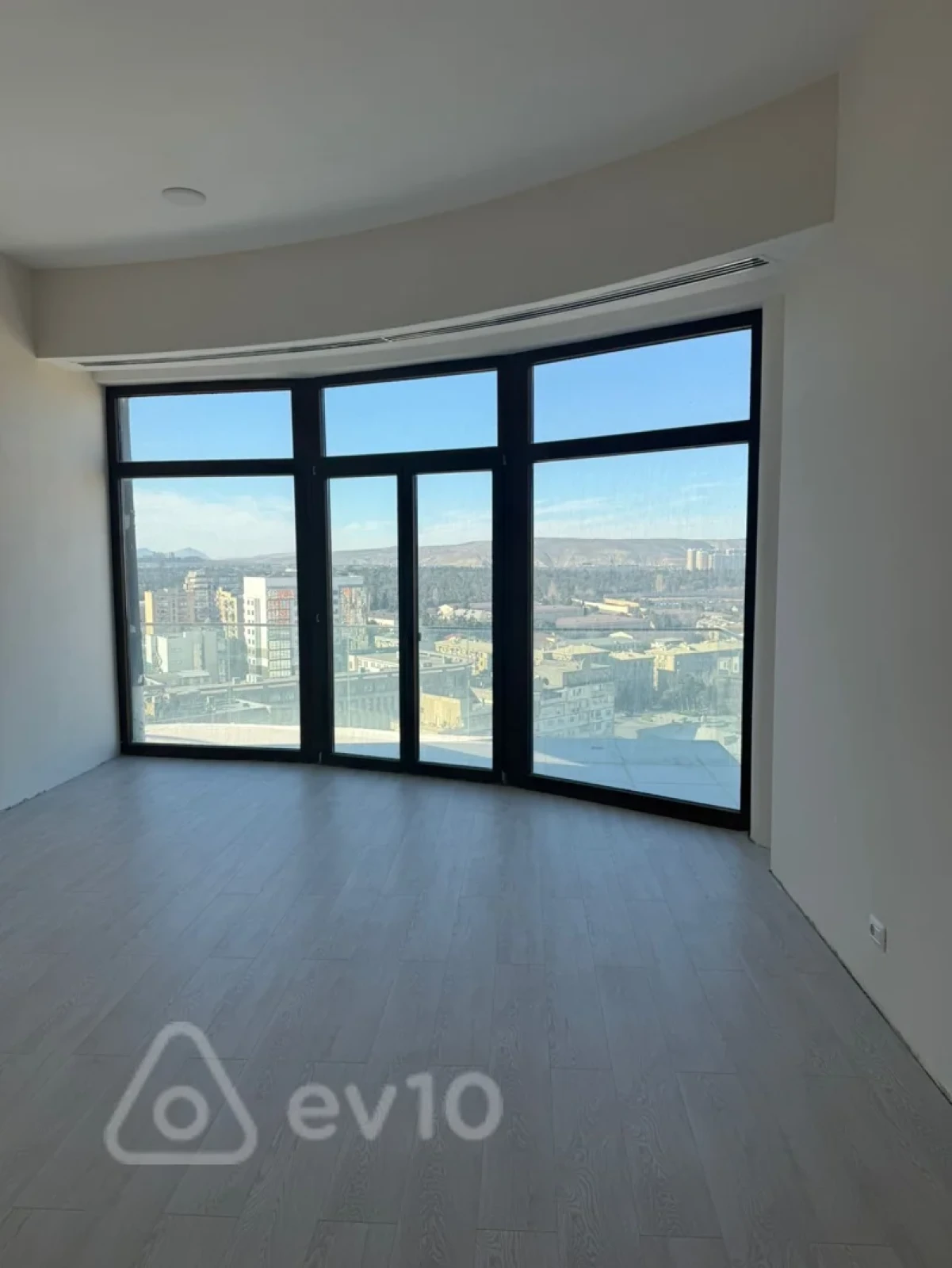 Kirayə verilir 12 otaqlı ofis 760 m²