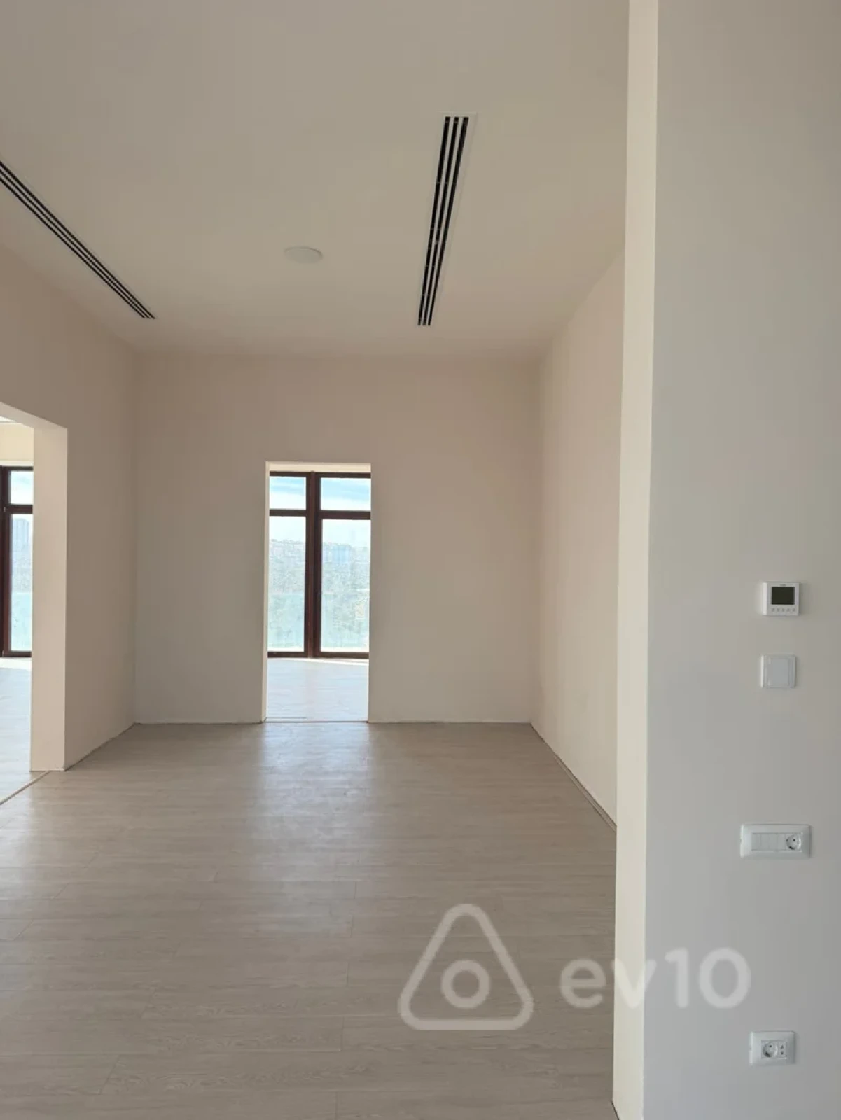 Kirayə verilir 12 otaqlı ofis 760 m²