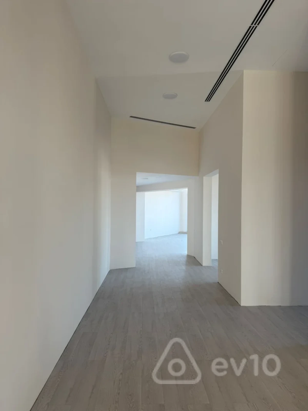 Kirayə verilir 12 otaqlı ofis 760 m²
