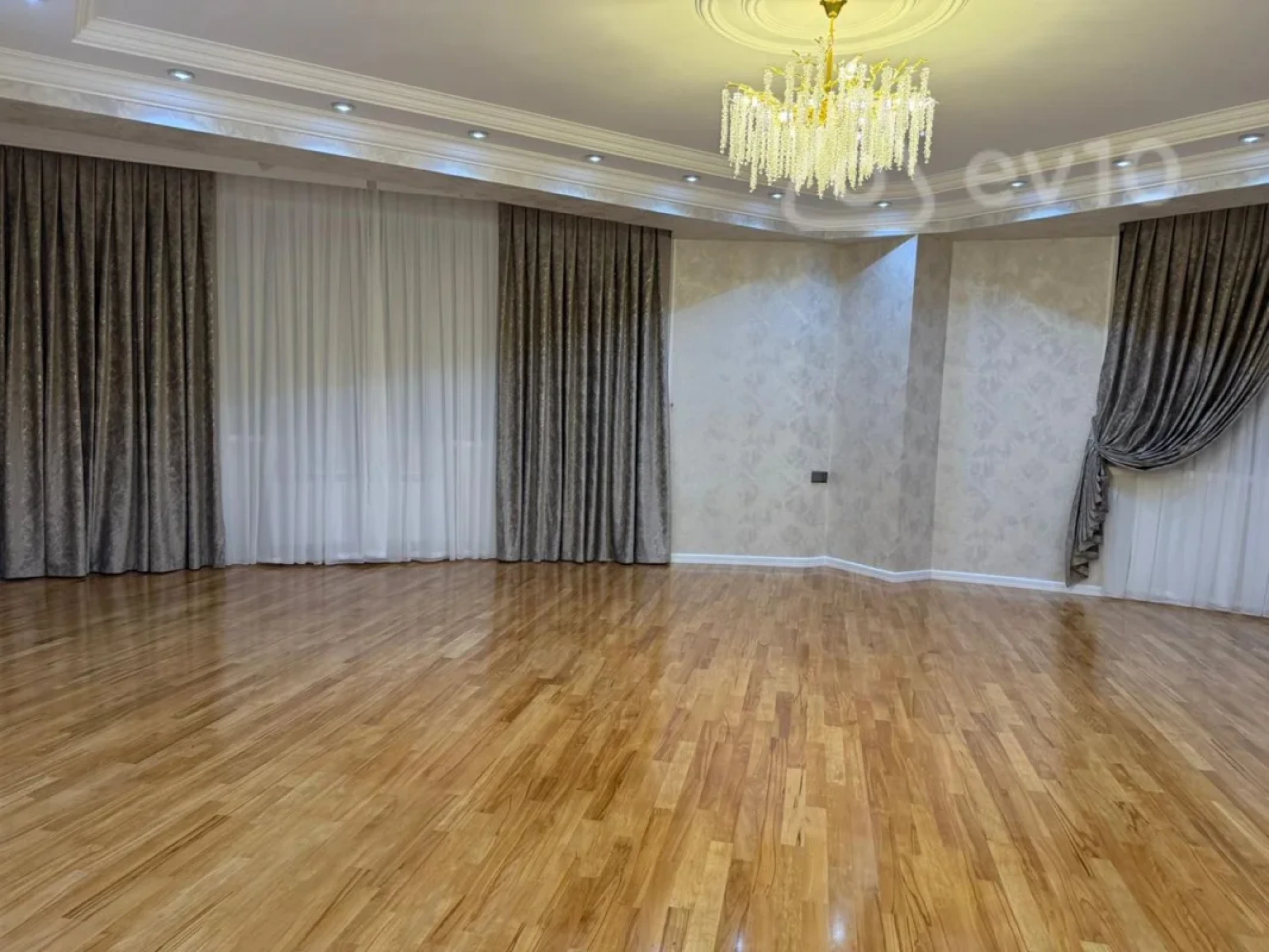 Satılır 3 otaqlı yeni tikili 142 m²