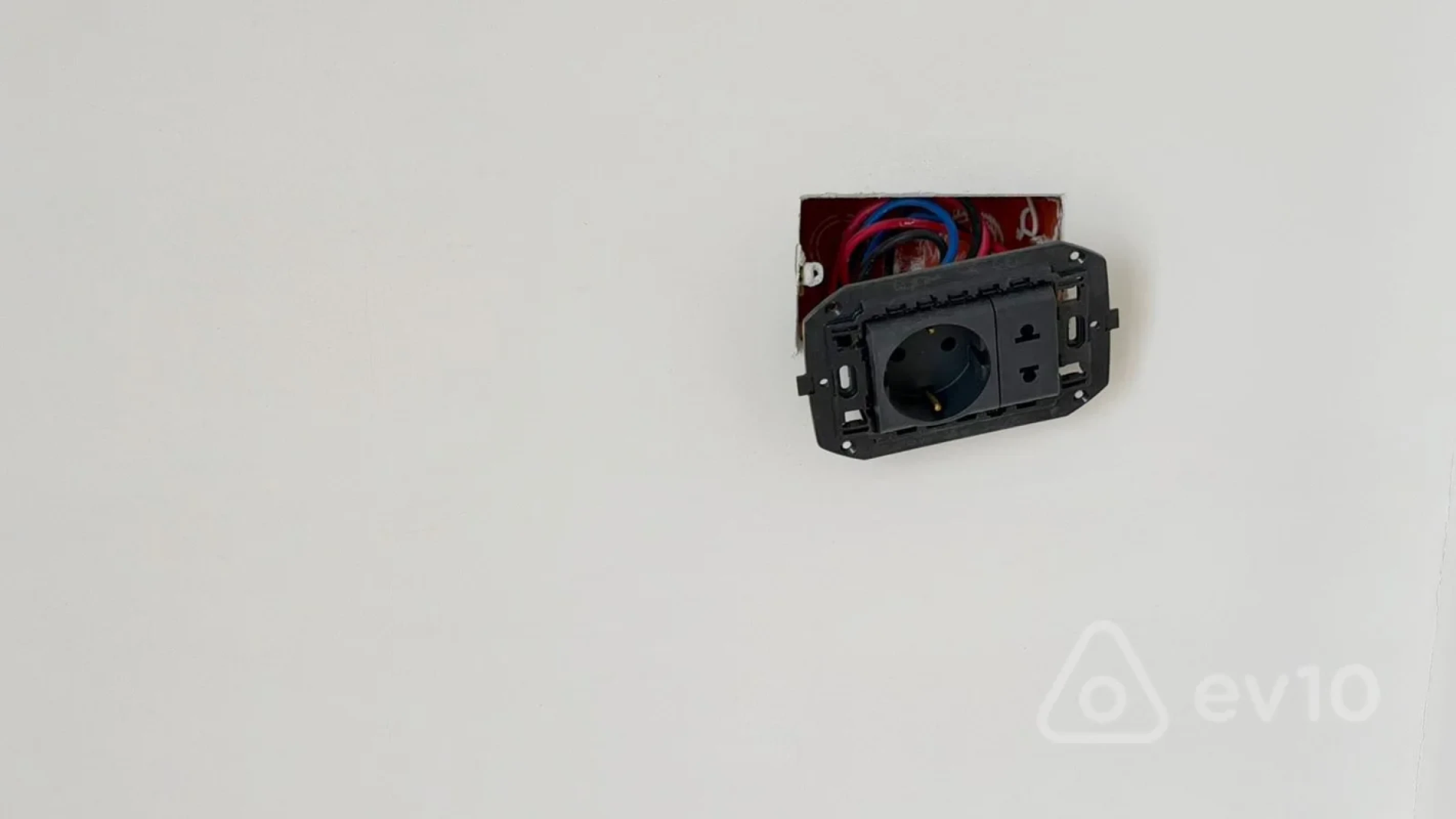 Satılır 2 otaqlı yeni tikili 55 m²