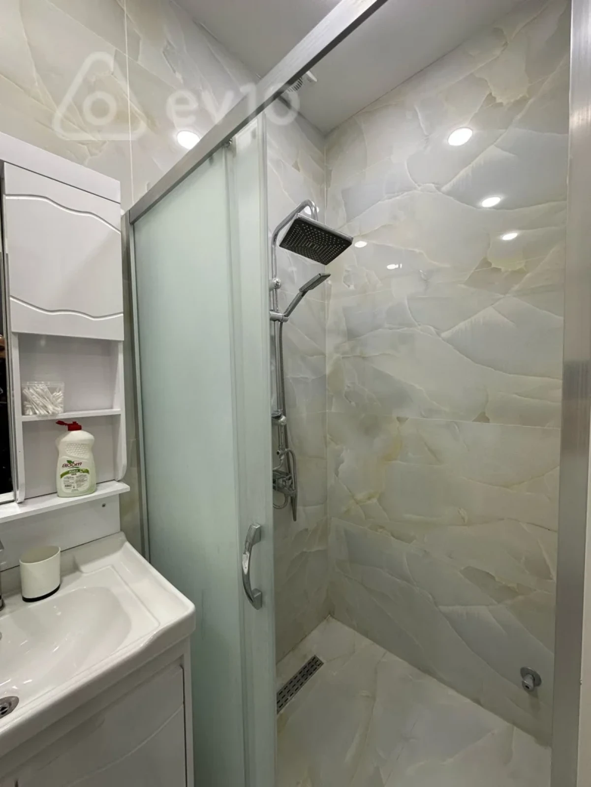 Kirayə verilir 2 otaqlı yeni tikili 65 m²