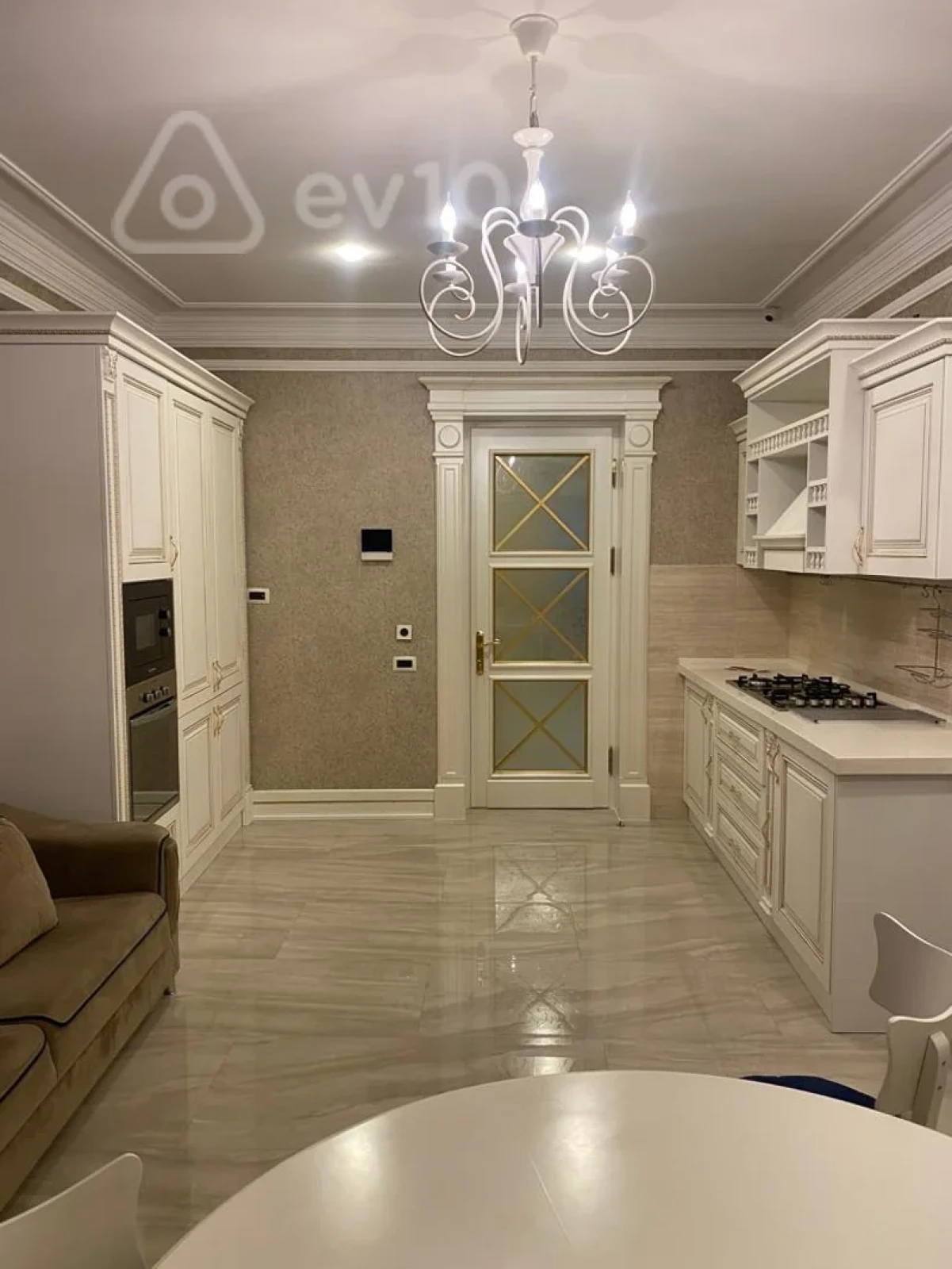 Kirayə verilir 4 otaqlı yeni tikili 210 m²