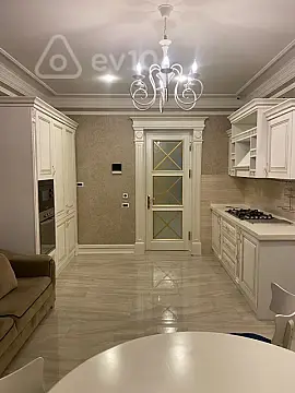 Kirayə verilir 4 otaqlı yeni tikili 210 m²