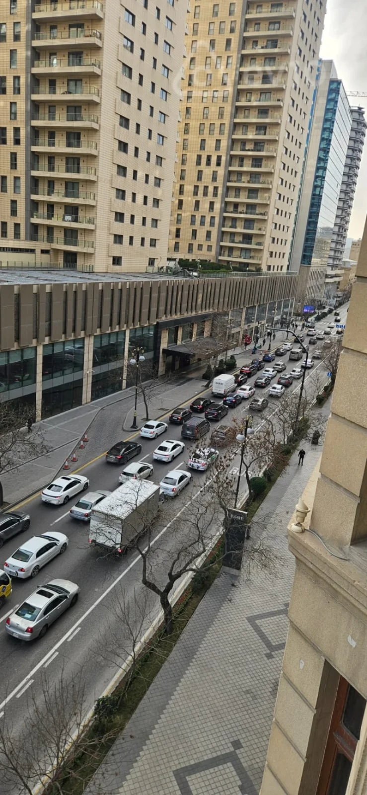 Kirayə verilir 4 otaqlı yeni tikili 210 m²