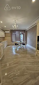 Kirayə verilir 4 otaqlı yeni tikili 210 m²