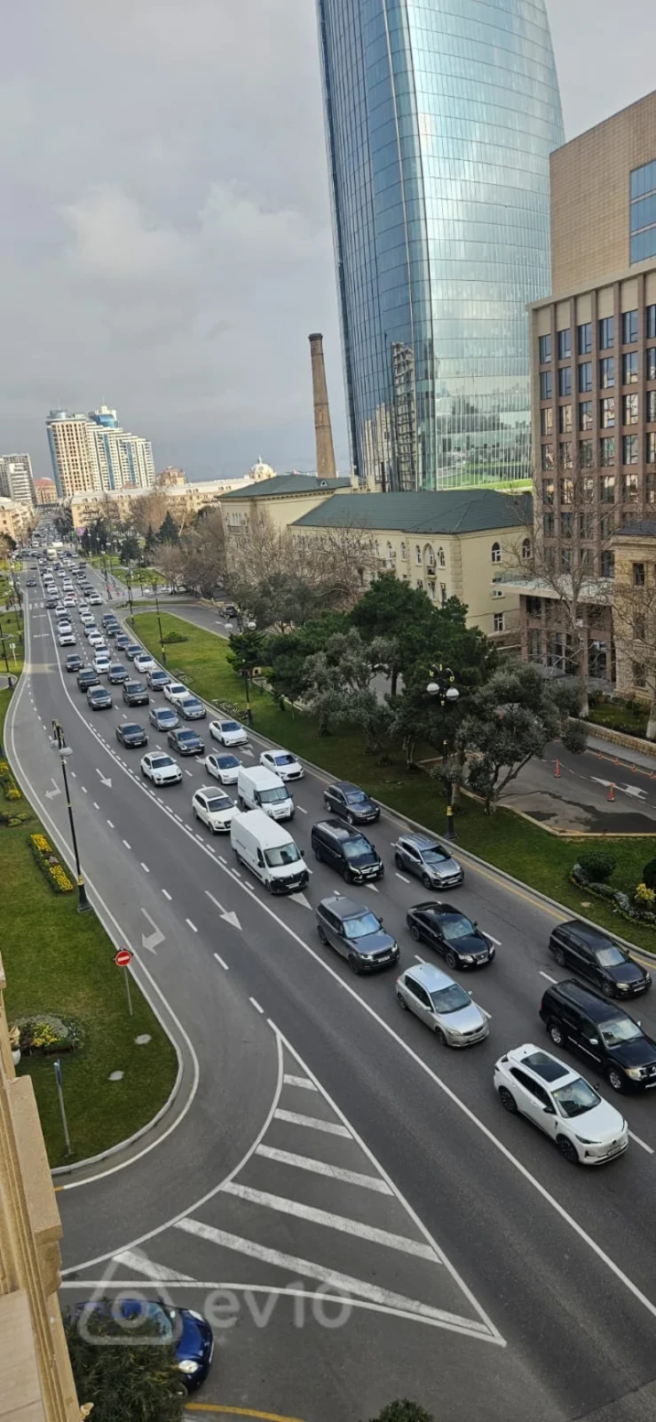 Kirayə verilir 4 otaqlı yeni tikili 210 m²