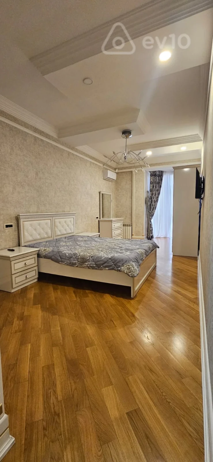 Kirayə verilir 4 otaqlı yeni tikili 210 m²