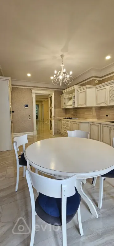 Kirayə verilir 4 otaqlı yeni tikili 210 m²