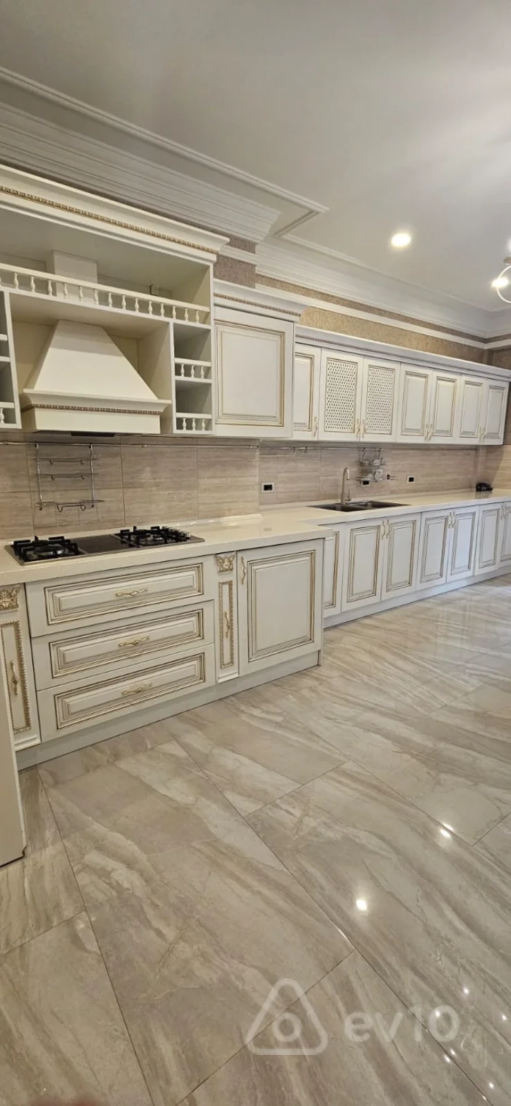 Kirayə verilir 4 otaqlı yeni tikili 210 m²