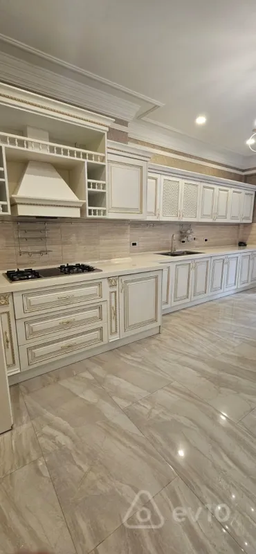 Kirayə verilir 4 otaqlı yeni tikili 210 m²