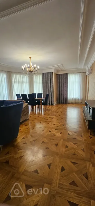 Kirayə verilir 4 otaqlı yeni tikili 210 m²