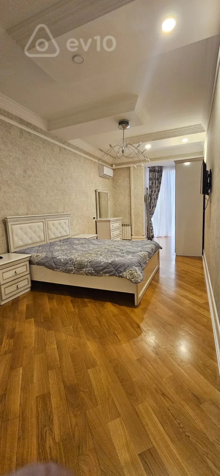 Kirayə verilir 4 otaqlı yeni tikili 210 m²
